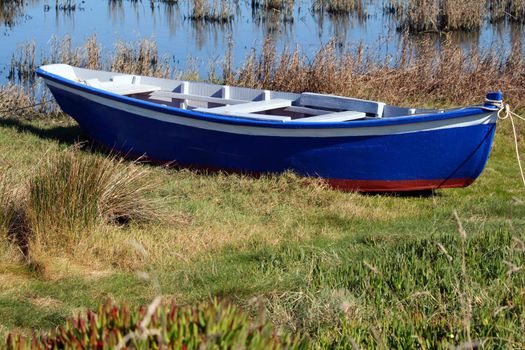 nice boat near de river