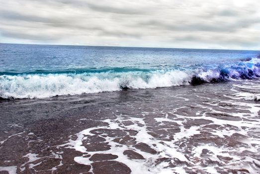 wide seashore, horizon over Adriatic sea and cloudy sky