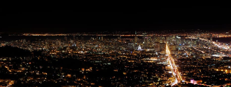 A view on San Francisco from Twin Peaks by night