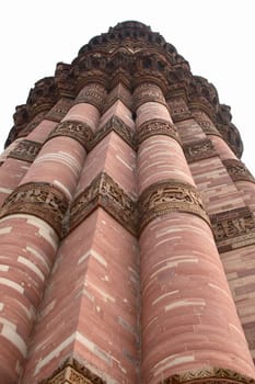 picture of ruins at monument qutub minar delhi