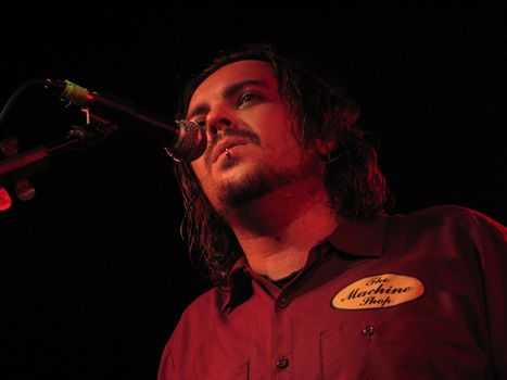 shaun morgan of seether playing in england