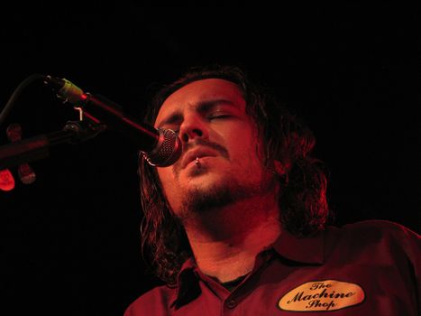 shaun morgan of seether playing in england