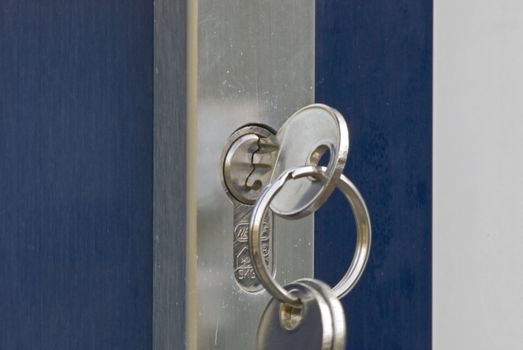 Aluminium door handle and lock with a set of house keys