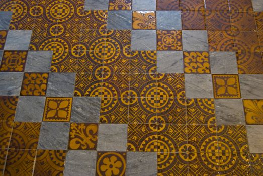 floor with geometrical pattern on the tiles