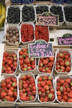 fresh berries at farmer's market, Schw�bisch Hall, Germany