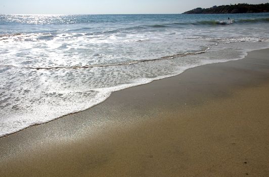 Reflection of sunlight on the blue water of Puerto Escondido