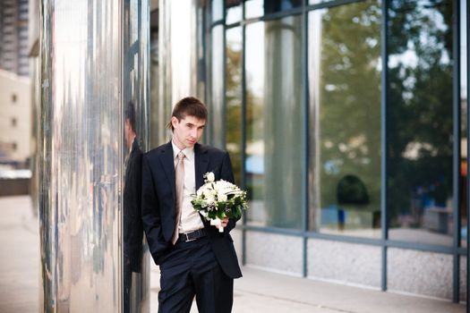 groom waiting for a bride