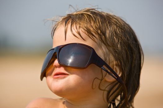 little girl are play with the sun glasses