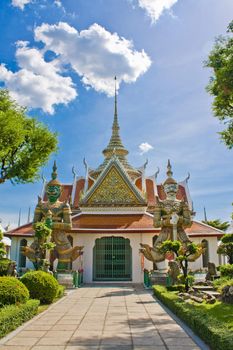 Giant statue in Wat Arun