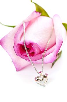 Heart pendant with diamond with a pink rose