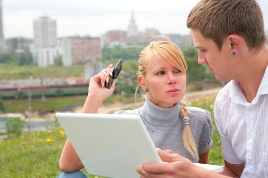 man with white laptop and girl settle problem