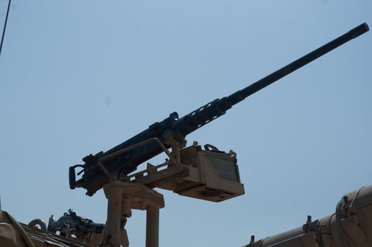 Machine gun mounted on top of the turret .