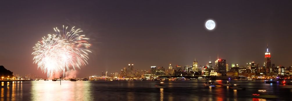The fireworks in the country displayed over the Hudson River 