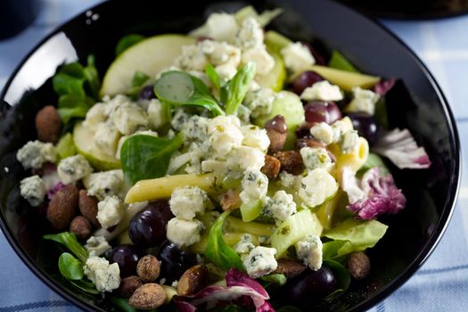 Healthy lunchsalad with pear, grapes, nuts and roquefort cheese