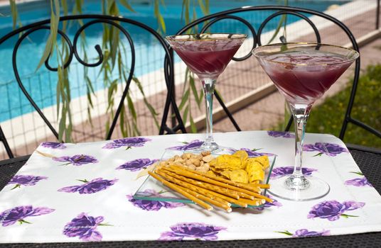 Iced drinks Placed on board in private pools.