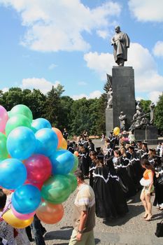 Graduates students of the Kharkov university at monument Taras Shevchenko Ukraine Kharkov 04072006