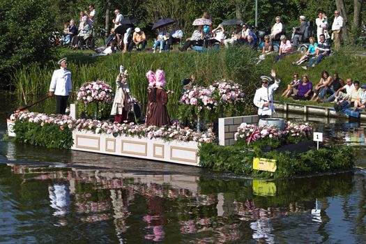 VLAARDINGEN, THE NETHERLANDS - JULI 2010: Beautiful flower boats in the unique annual Westland Floating Parade Juli 30, 2010, Vlaardingen, the Netherlands.

