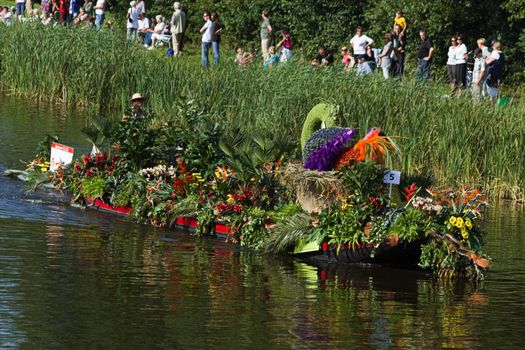 VLAARDINGEN, THE NETHERLANDS - JULI 2010: Beautiful flower boats in the unique annual Westland Floating Parade Juli 30, 2010, Vlaardingen, the Netherlands.

