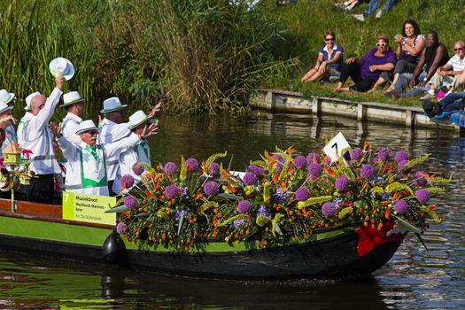 VLAARDINGEN, THE NETHERLANDS - JULI 2010: Beautiful flower boats in the unique annual Westland Floating Parade Juli 30, 2010, Vlaardingen, the Netherlands.

