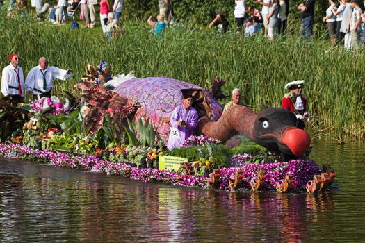 VLAARDINGEN, THE NETHERLANDS - JULI 2010: Beautiful flower boats in the unique annual Westland Floating Parade Juli 30, 2010, Vlaardingen, the Netherlands.

