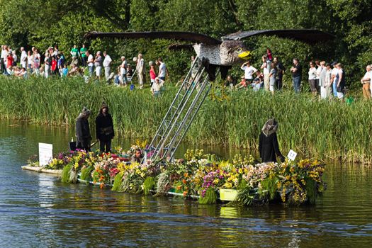 VLAARDINGEN, THE NETHERLANDS - JULI 2010: Beautiful flower boats in the unique annual Westland Floating Parade Juli 30, 2010, Vlaardingen, the Netherlands.

