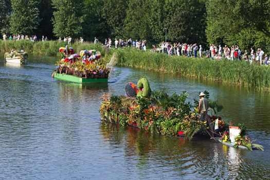 VLAARDINGEN, THE NETHERLANDS - JULI 2010: Beautiful flower boats in the unique annual Westland Floating Parade Juli 30, 2010, Vlaardingen, the Netherlands.

