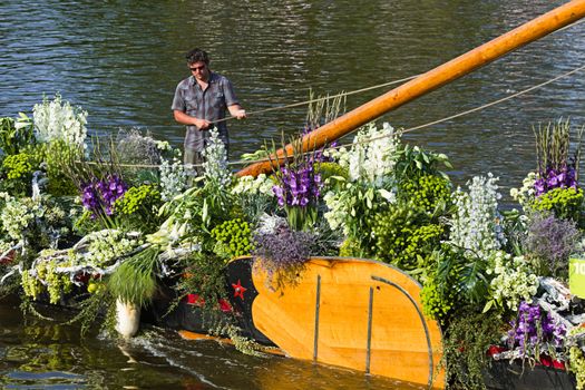 VLAARDINGEN, THE NETHERLANDS - JULI 2010: Beautiful flower boats in the unique annual Westland Floating Parade Juli 30, 2010, Vlaardingen, the Netherlands.

