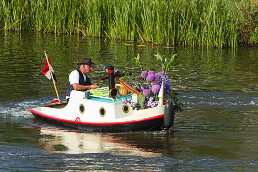 VLAARDINGEN, THE NETHERLANDS - JULI 2010: Beautiful flower boats in the unique annual Westland Floating Parade Juli 30, 2010, Vlaardingen, the Netherlands.

