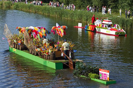 VLAARDINGEN, THE NETHERLANDS - JULI 2010: Beautiful flower boats in the unique annual Westland Floating Parade Juli 30, 2010, Vlaardingen, the Netherlands.

