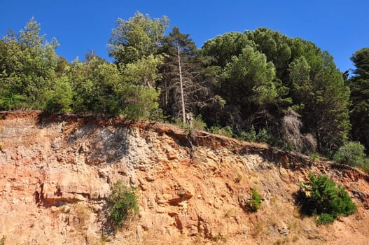 The collapse of the road on the hillside