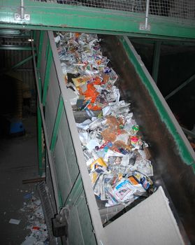 Sorting of materials in a recycling plant