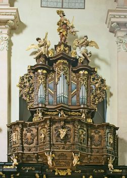 little baroque organ