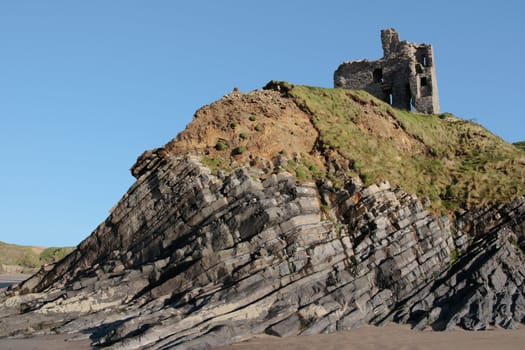 ballybunion castle on the rocks in the west coast of ireland