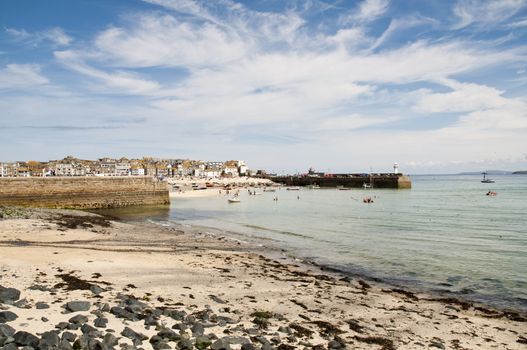 Port Saint Ives in low tide, with blue sky