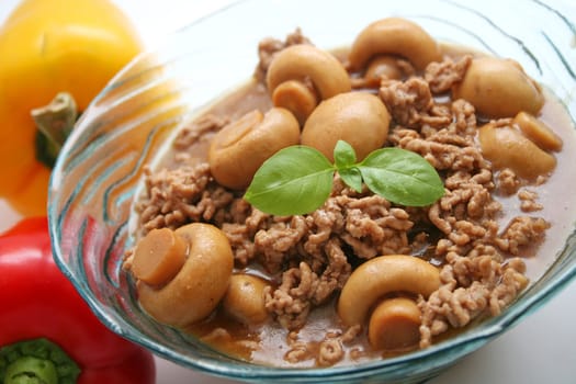 meatsauce with mushrooms