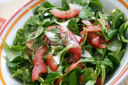Fieldsalat with tomatoes