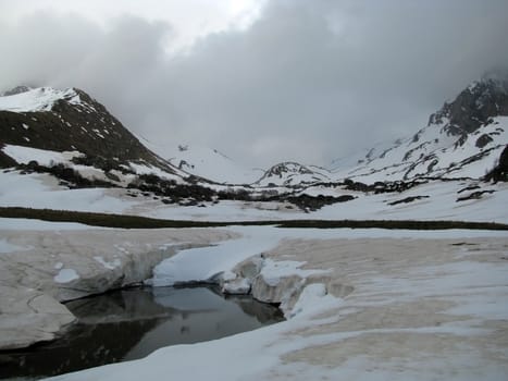 Lake; water; a relief; a landscape; a hill; mountains