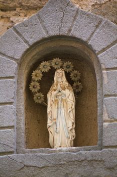 Statue of a Madonna in a niche