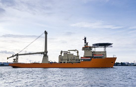 Diving support and offshore construction vessel