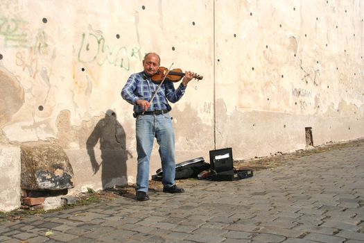 Street musician playing the violin in Prague