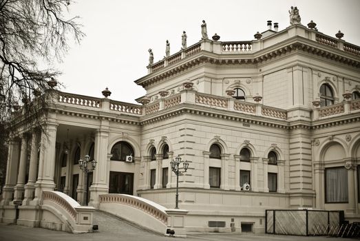 th kursalon in vienna was built between 1865 and 1867. the architect was johann garben who designed the building in the italian renaissance style.