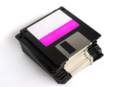 Magnetic floppy disk for computer data storage