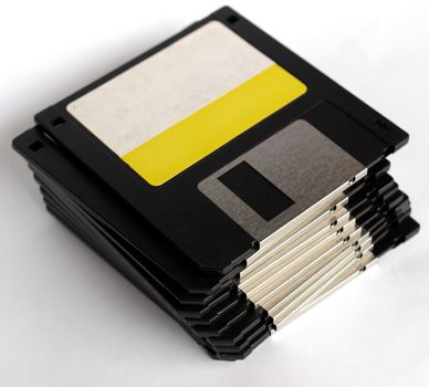 Magnetic floppy disk for computer data storage