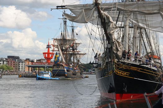 AMSTERDAM, AUGUST 19, 2010: Tall ship 'Stad Amsterdam' and Swedish ship 'Gothborg at Sail 2010 in Amsterdam, Holland on august 19, 2010