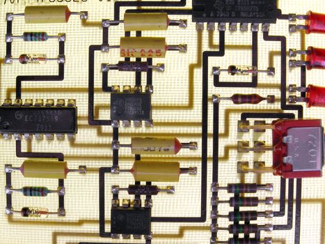 Printed circuit with electronic components