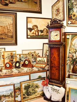 Photo of the tapestry pictures room in gift store
