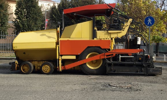 Asphalt machine for road works