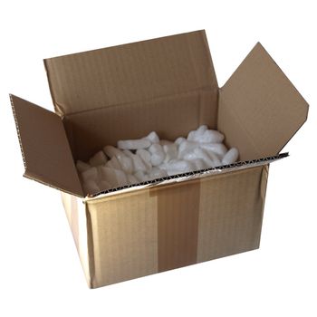 Parcel or packet with expanded polystyrene insulating fill