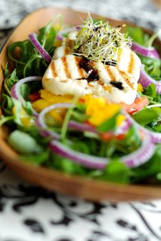 Salad with grilled cheese