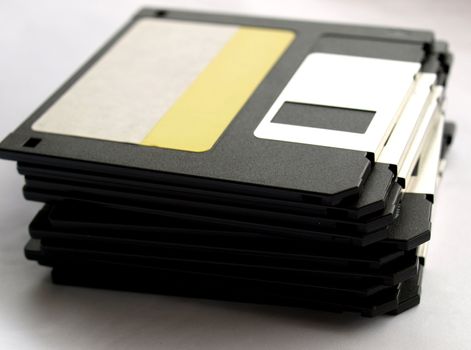 Magnetic floppy disk for computer data storage